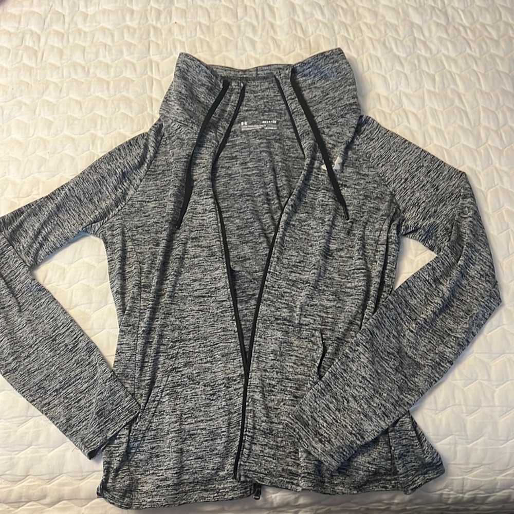 Woman’s Under Armoir “heatgear” lite zip up